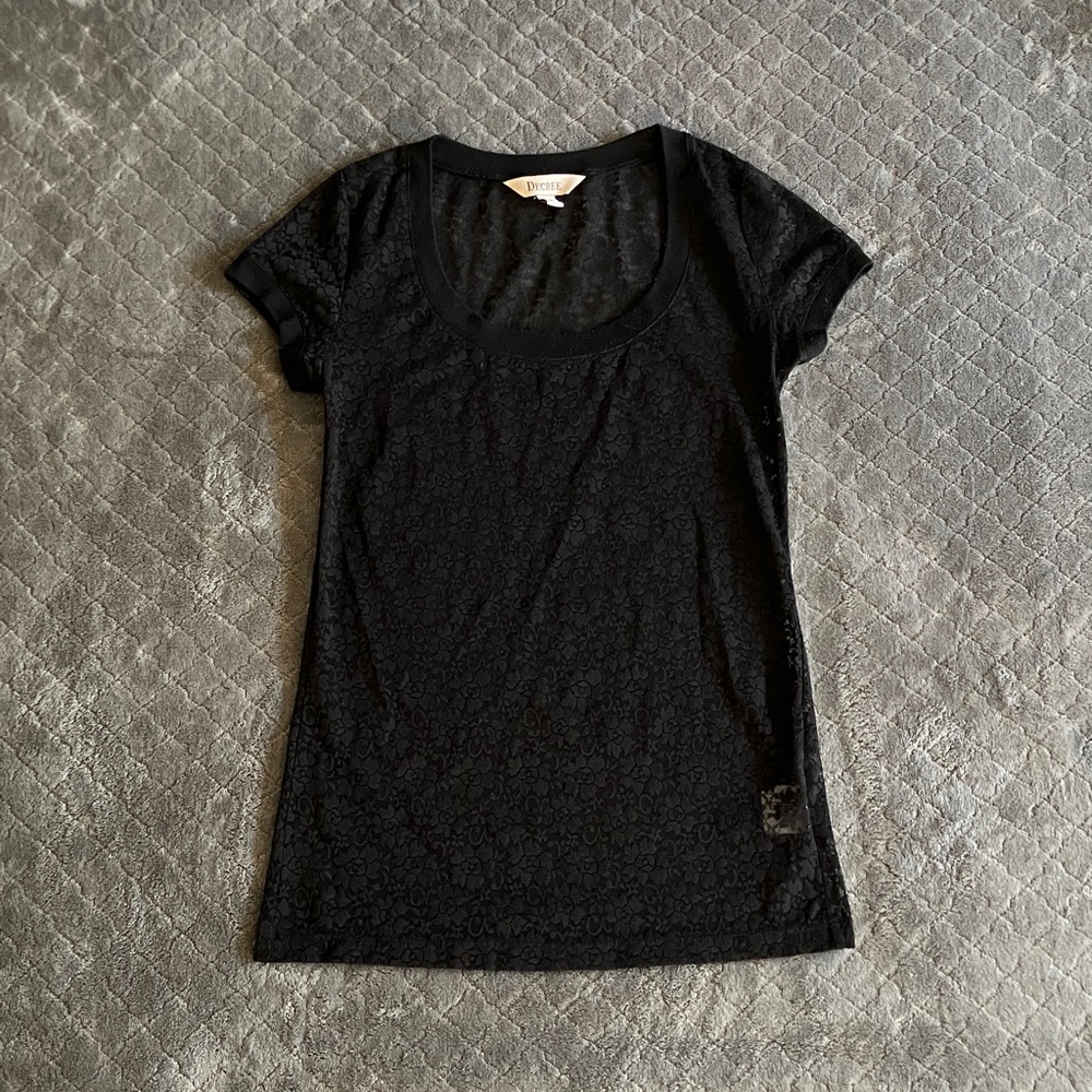 Black floral lace tee